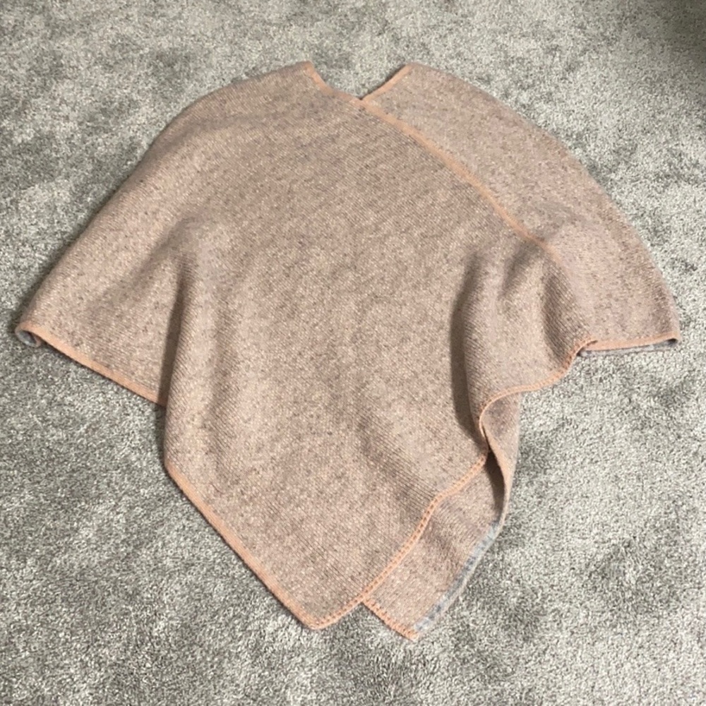 Beautiful Pink & Grey Wool-Blend Poncho - Picture 3 of 8